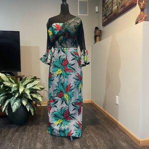 Floral Print Women's Dress with Black Lace

G3 0226